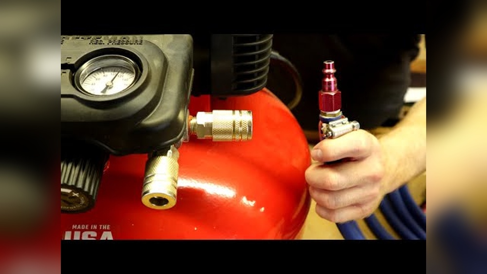 How to Attach a Hose to an Air Compressor